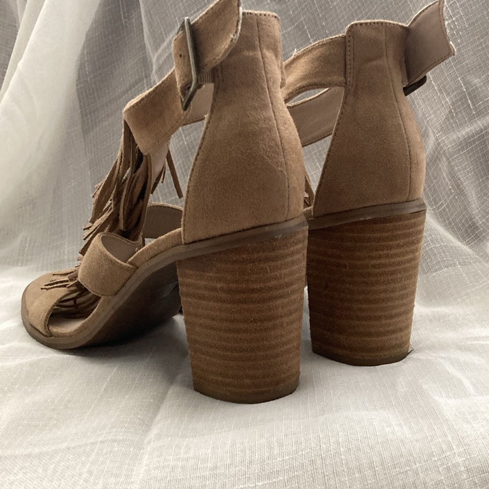 Fringe tan heeled sandals size 10m - Picture 5 of 6